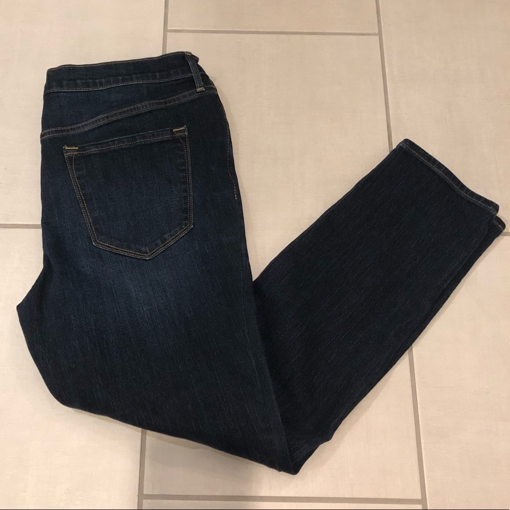 2 pair Old Navy curvy mid rise jeans.